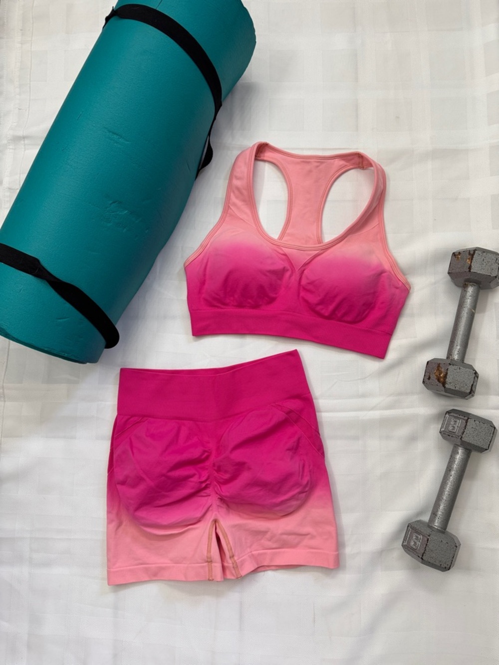 NWOT SHEIN Women’s Seamless High Stretch Gradient Pink Sports Bra & Shorts Set.